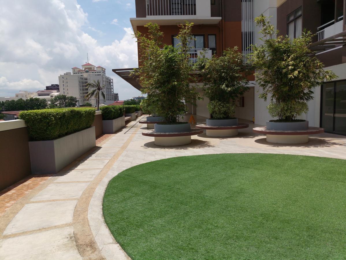 2405 Mabolo Garden Flats Apartment Cebu Exterior photo